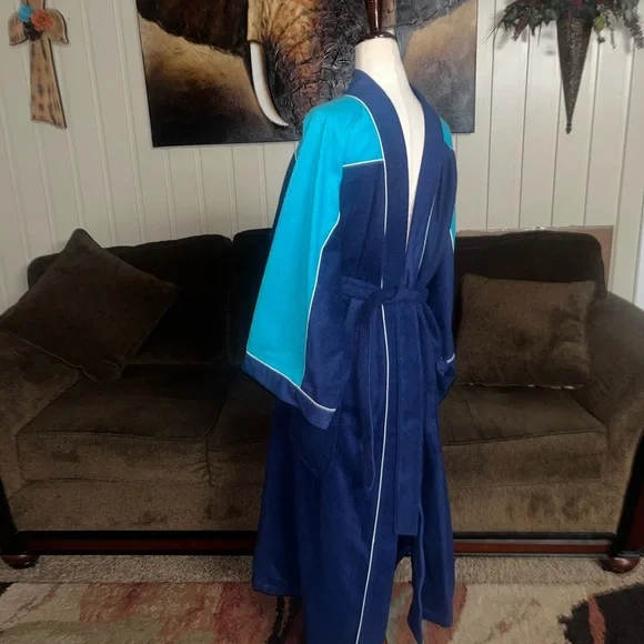 Classic collection by Van Heusen Men’s Navy/Turquoise ~ One Size Robe ~ New - Picture 11 of 16